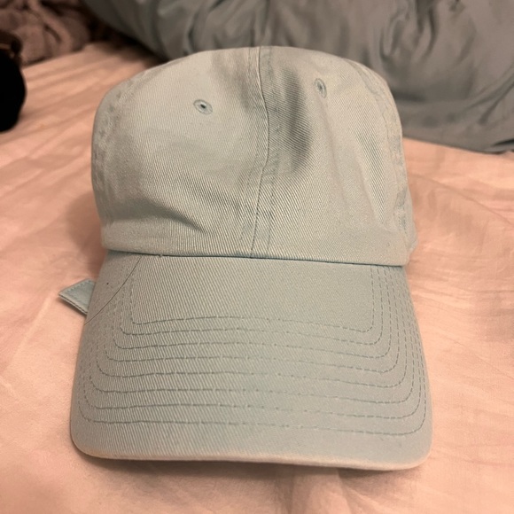 Aritzia hat - Picture 1 of 2